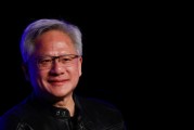 在线日历英伟达黄仁勋：编程人工智能如今就像训练一个人