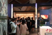在线日历百年典藏首渡重洋 124套英国工艺美术运动珍品亮相天津