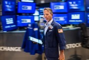 在线日历尾盘：美股小幅上扬 标普指数上涨约0.3%