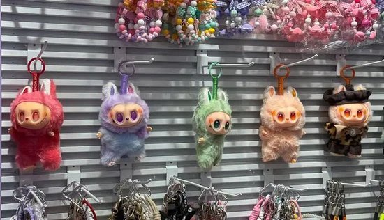 Labubu的假货产业链：秘密全球发货，工厂谁也不能来(💗)看